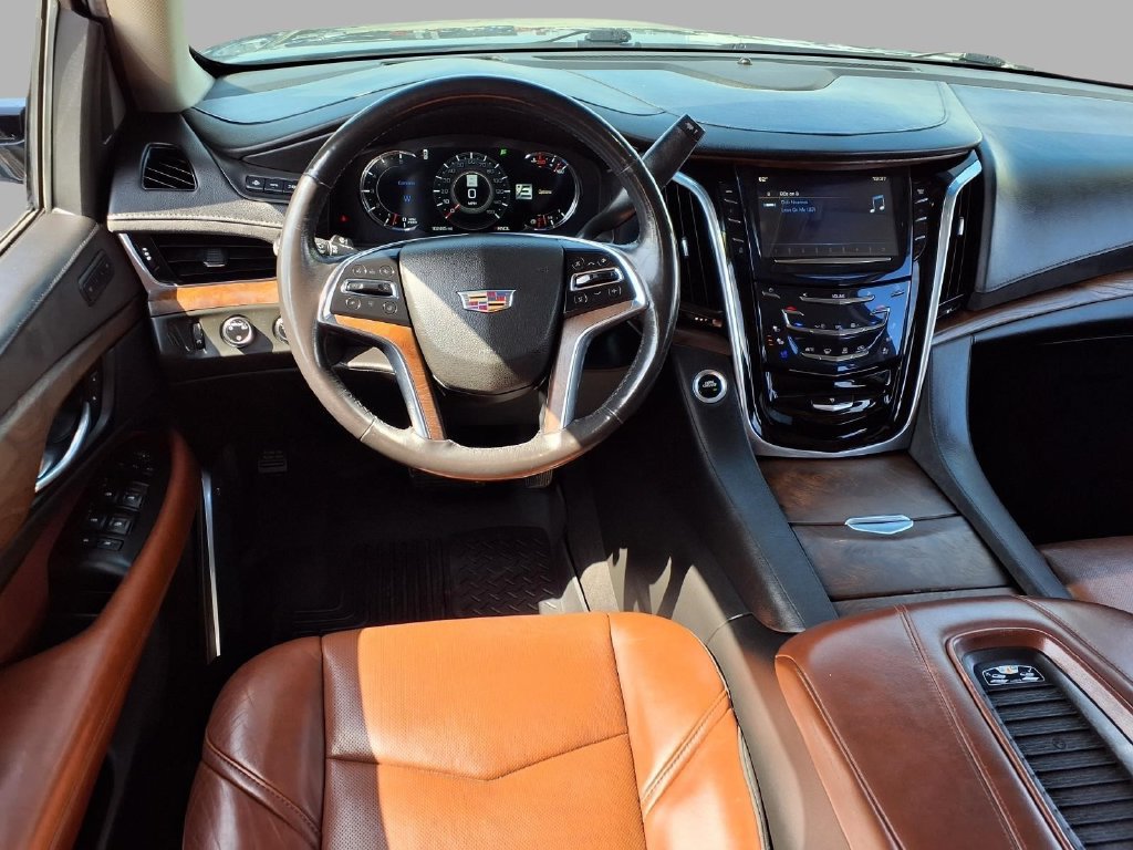 Used 2019 Cadillac Escalade Luxury AWD/4WD image 4