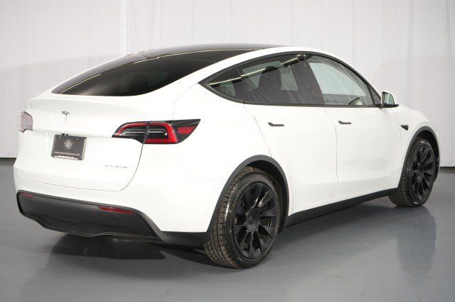 Used 2023 Tesla Model Y AWD image 10