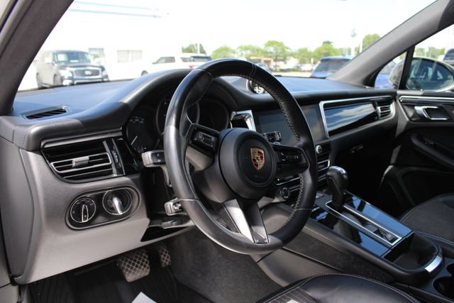 Used 2023 Porsche Macan Turbo AWD/4WD image 2