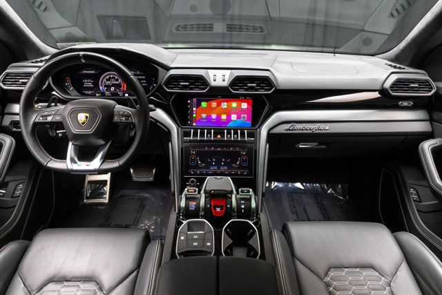 Used 2021 Lamborghini Urus image 3