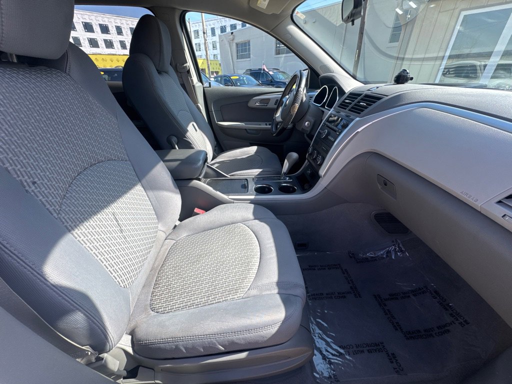 Used 2011 Chevrolet Traverse LS FWD image 5