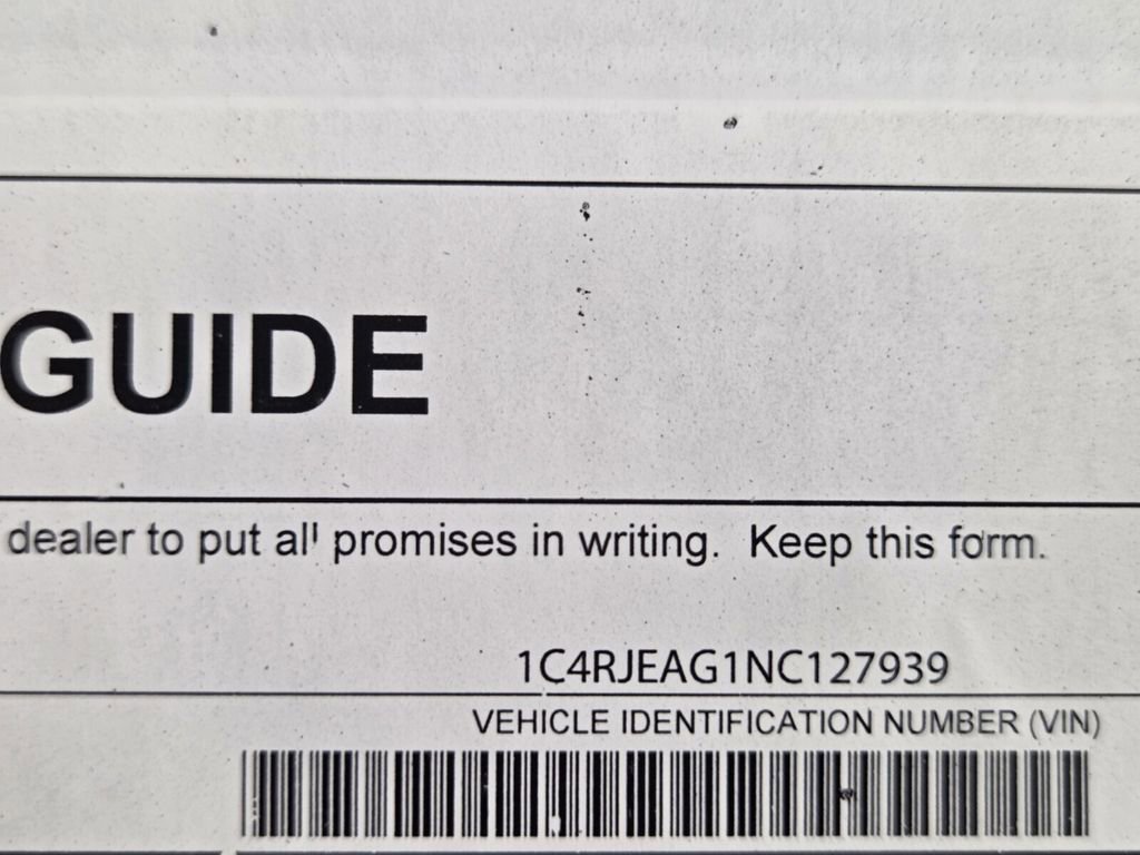 Certified 2022 Jeep Grand Cherokee Laredo E image 33