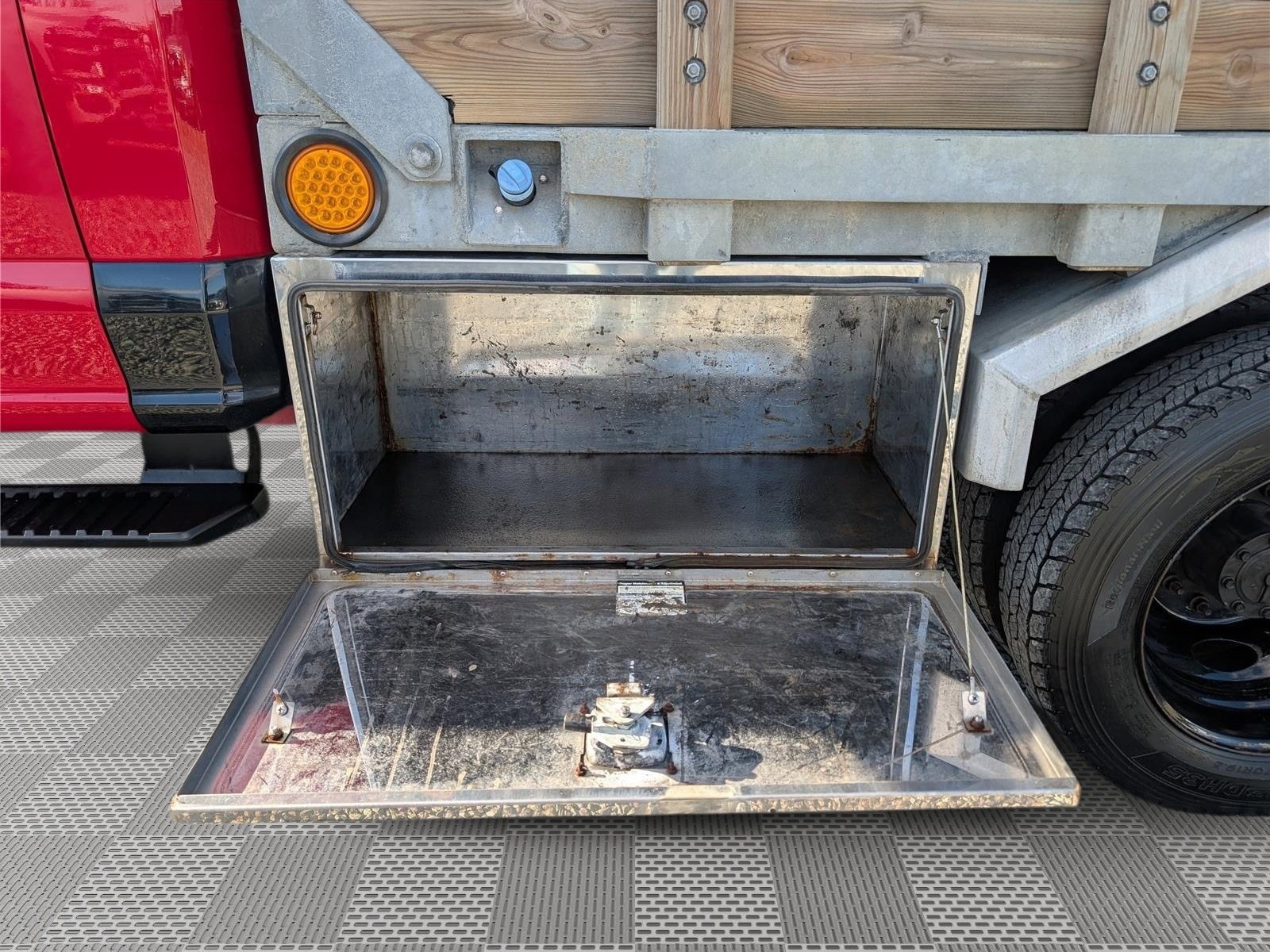 Used 2017 Ford F550 4x4 Regular Cab Super Duty image 14