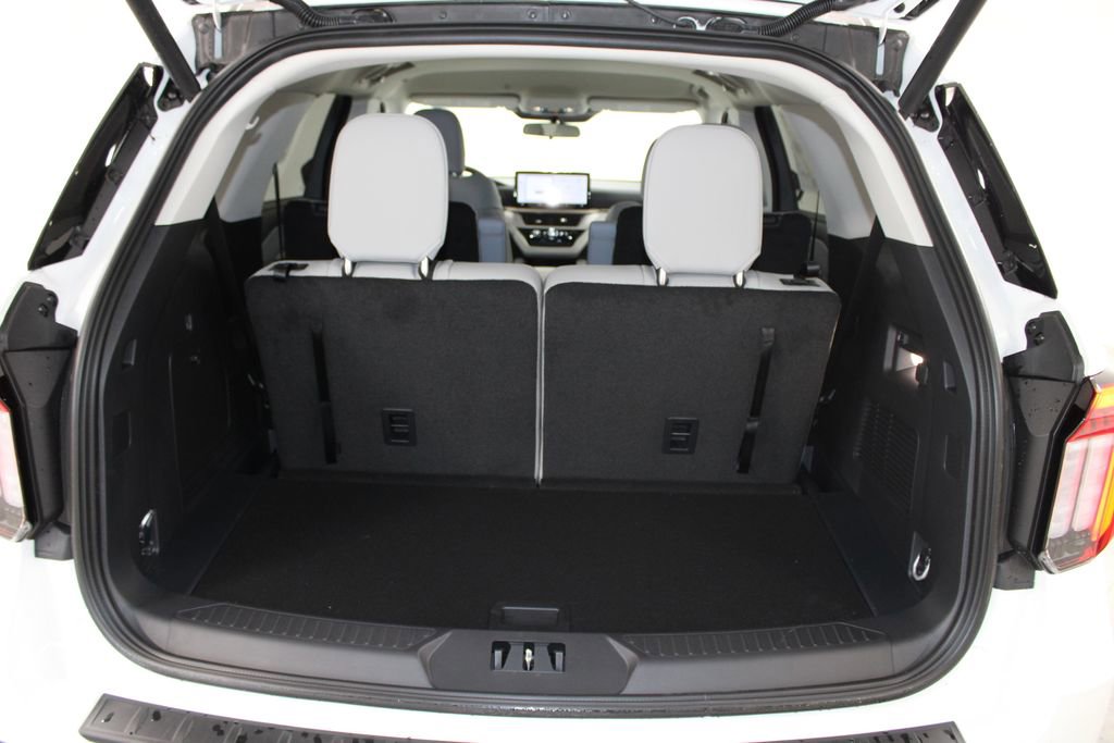 New 2026 Ford Explorer Active RWD image 15