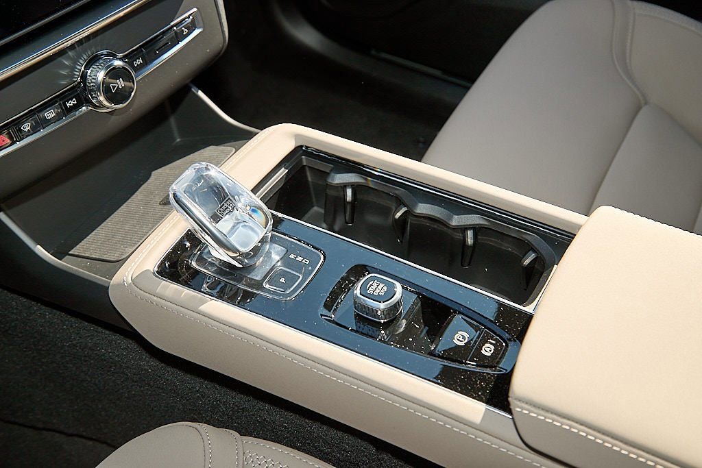 New 2026 Volvo XC90 T8 Plus w/ Protection Package Premier image 17