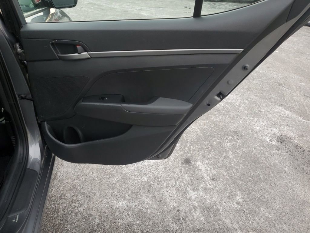 Used 2018 Hyundai Elantra SE image 27