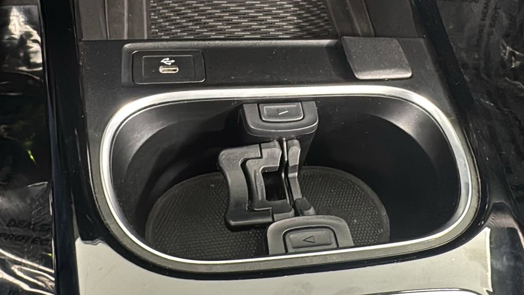 Used 2025 Mercedes-Benz CLA 250 4MATIC image 28