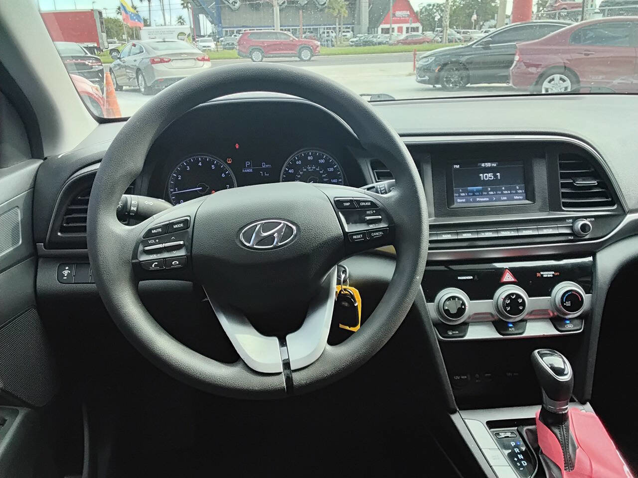 Used 2019 Hyundai Elantra SE w/ Cargo Package FWD image 16