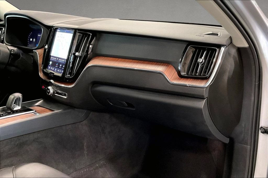 Certified 2023 Volvo XC60 B5 Plus AWD/4WD image 26