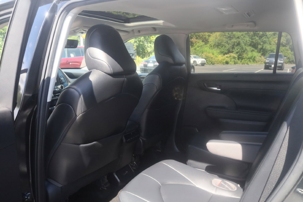 Used 2023 Toyota Highlander XLE AWD/4WD image 20