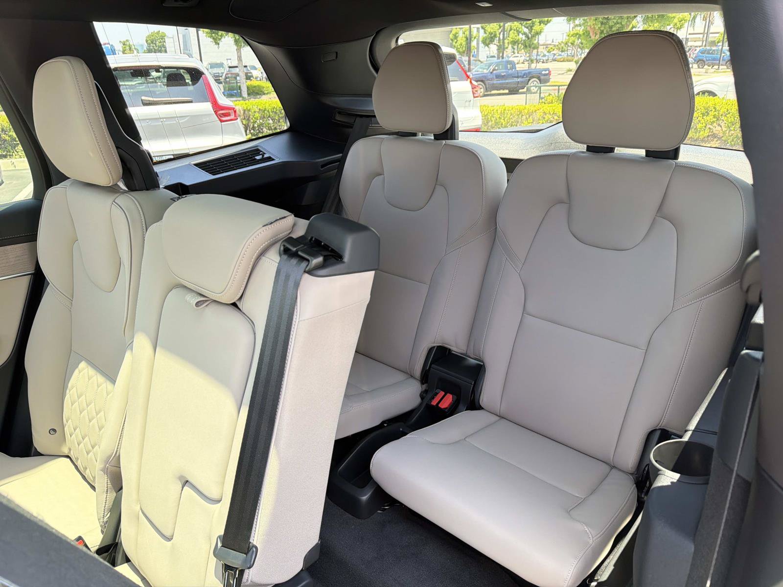 New 2026 Volvo XC90 T8 Plus w/ Protection Package Premier AWD/4WD image 18