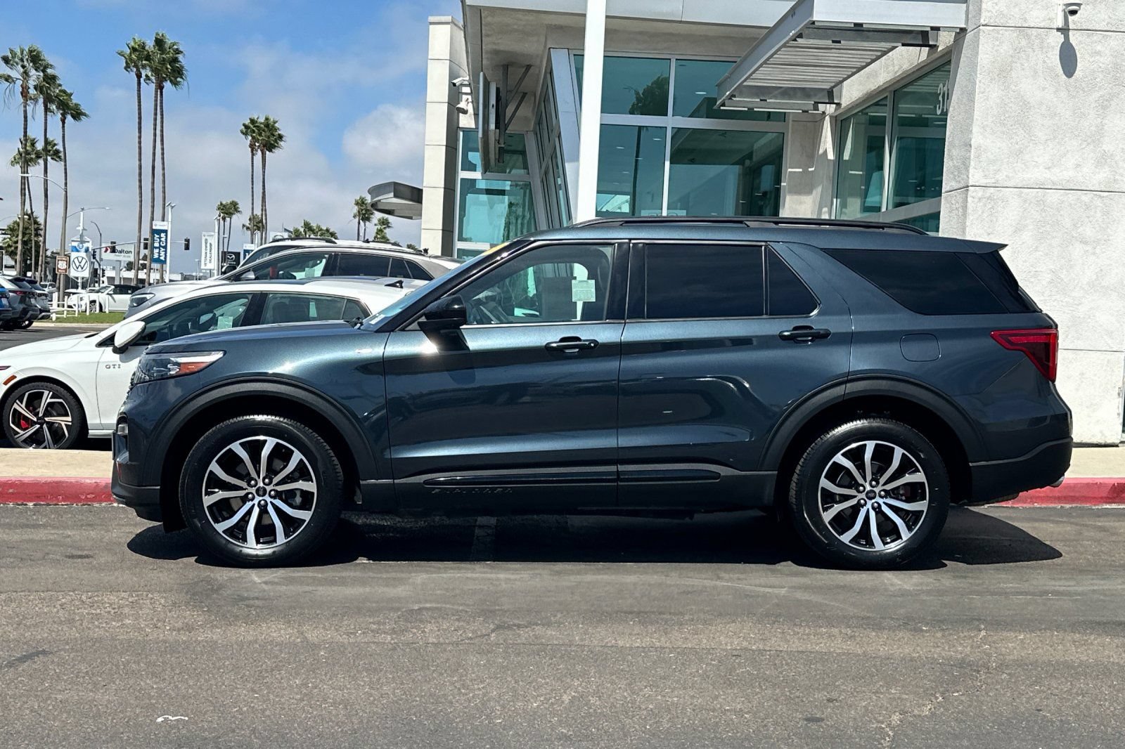 Used 2022 Ford Explorer ST-Line w/ Class IV Trailer Tow Package AWD/4WD image 7