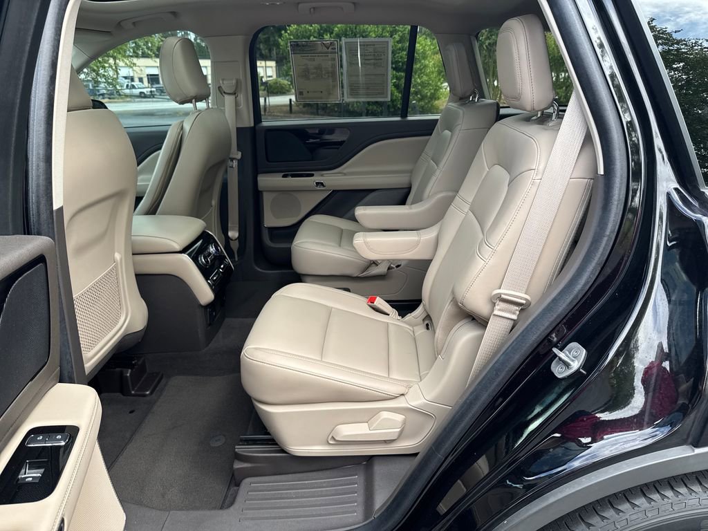 Used 2023 Lincoln Aviator AWD w/ Premium Package image 30