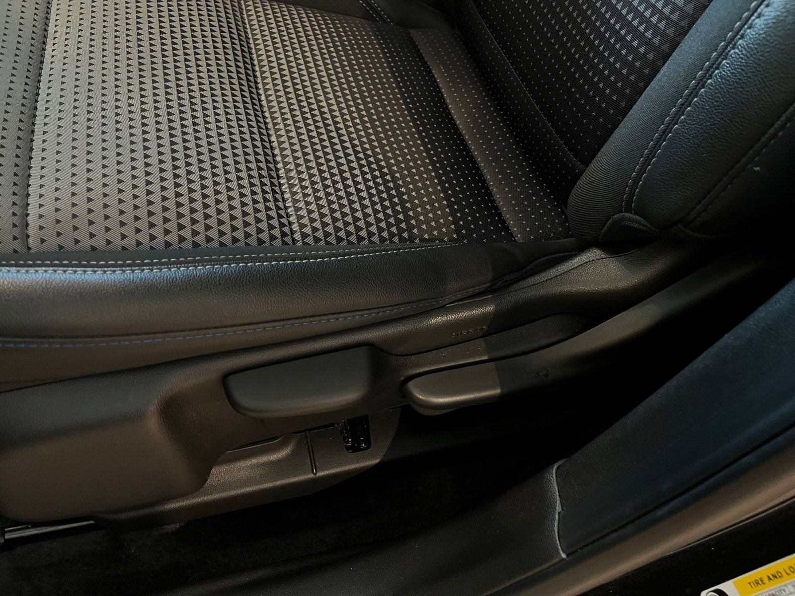 Used 2025 Chevrolet Trax LT w/ LT Convenience Package image 22