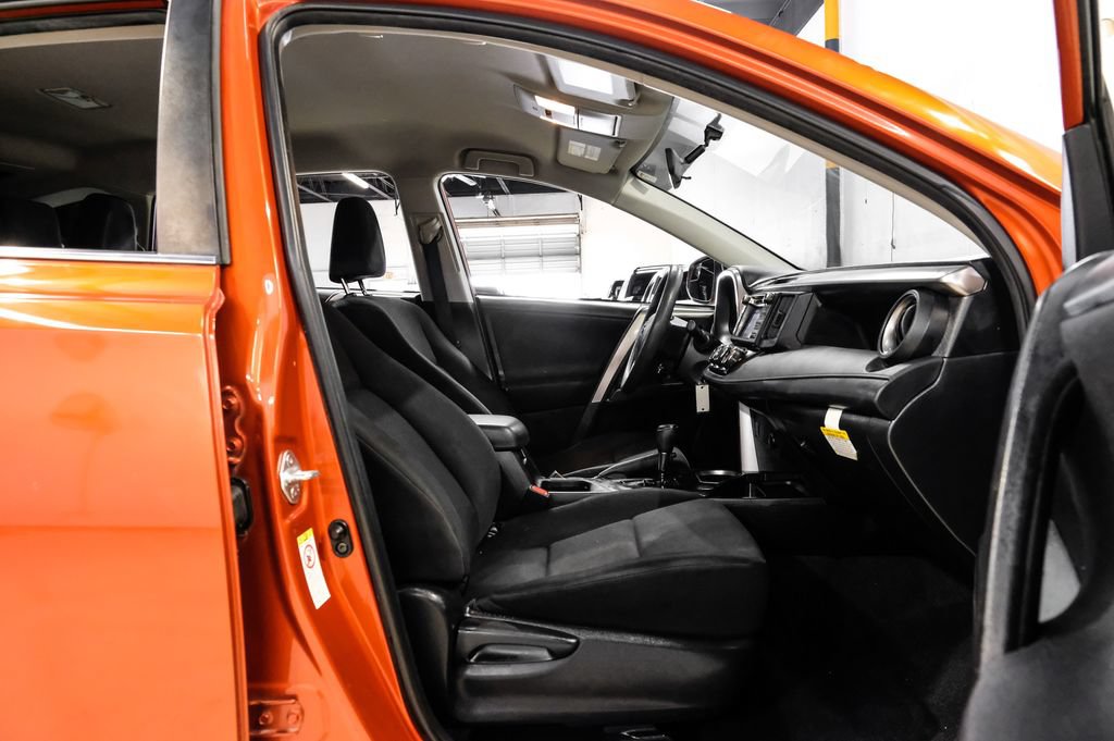 Used 2016 Toyota RAV4 LE FWD image 39
