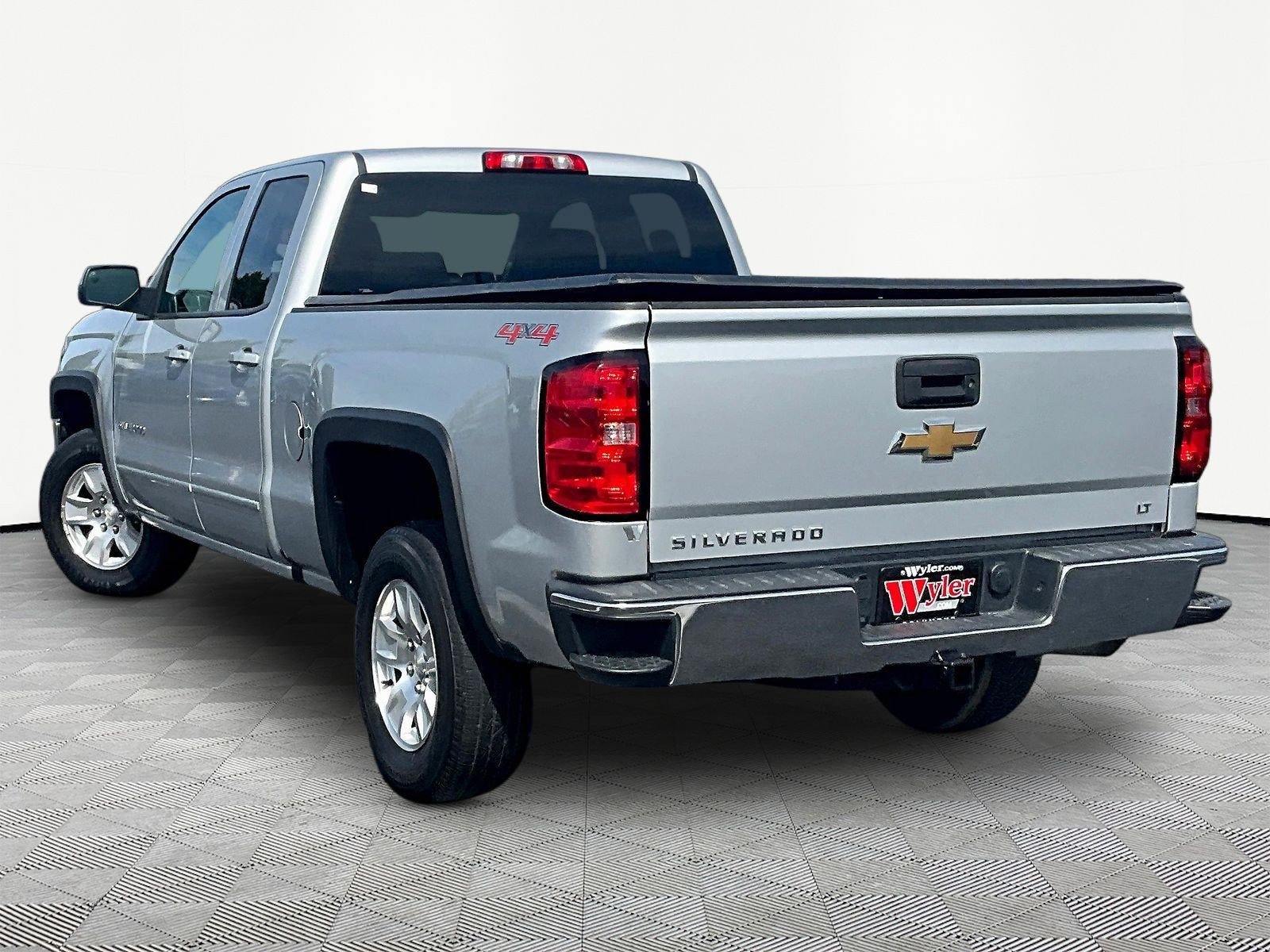 Used 2017 Chevrolet Silverado 1500 LT w/ All Star Edition AWD/4WD image 4