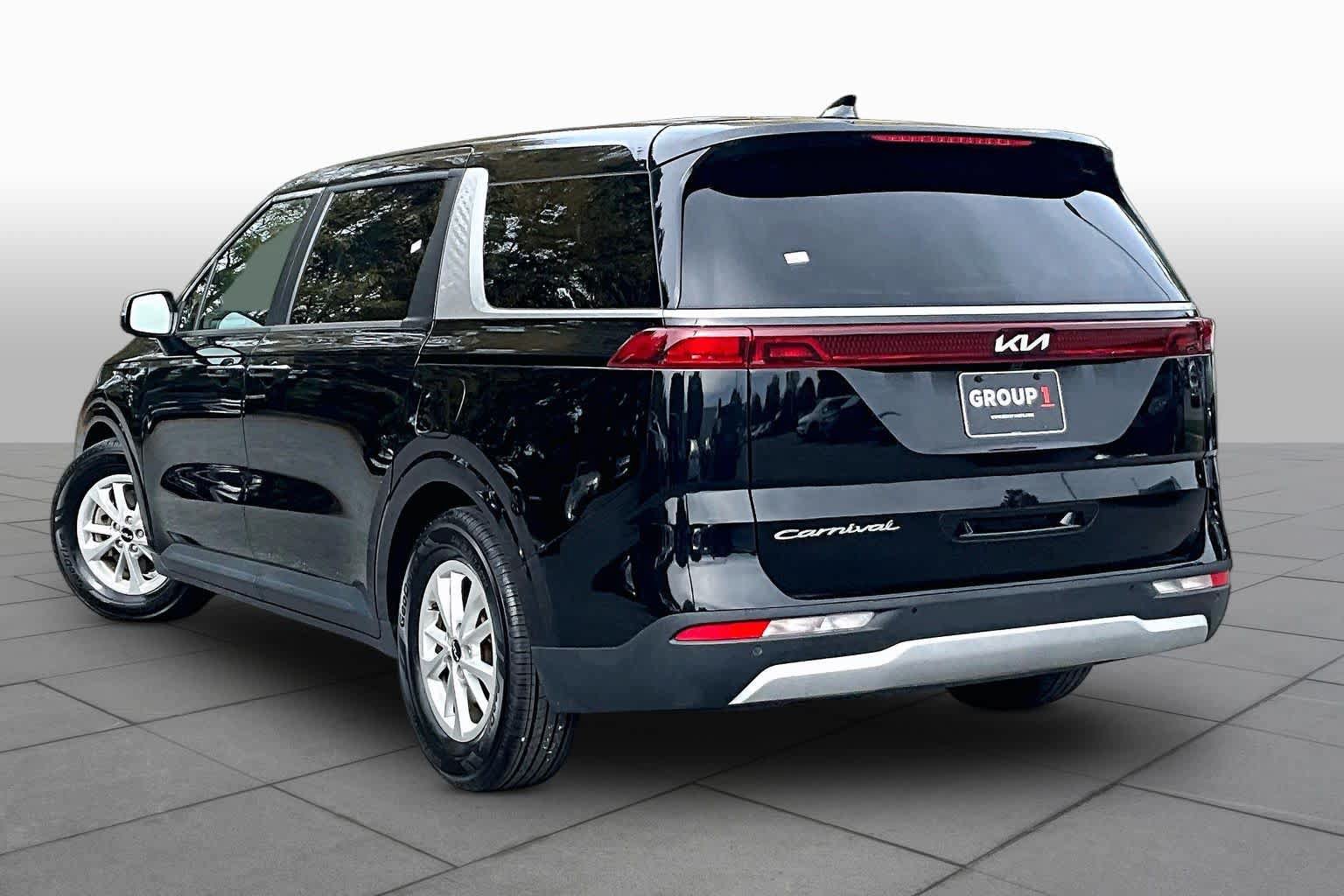 Used 2022 Kia Carnival LX FWD image 11