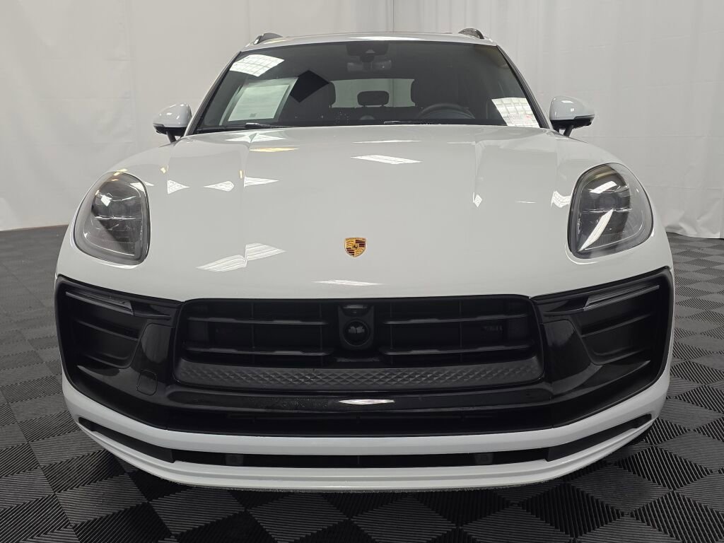 Certified 2025 Porsche Macan Turbo image 10