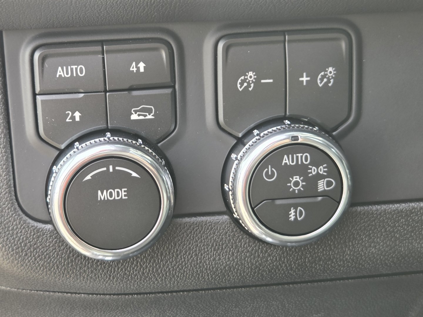 New 2026 GMC Yukon Denali w/ Sun & Power Step Package AWD/4WD image 33