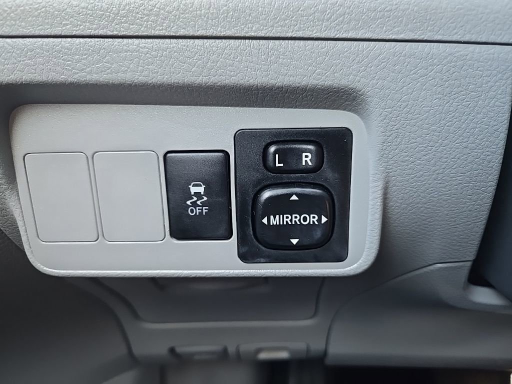 Used 2010 Toyota Corolla LE image 17