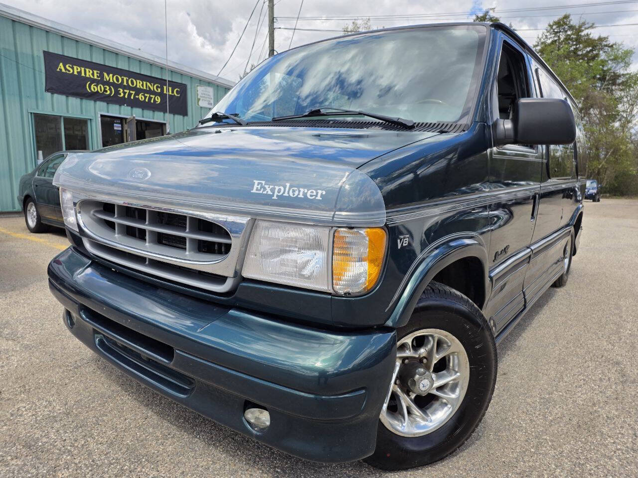 Used 1999 Ford E-150 and Econoline 150 RWD image 2