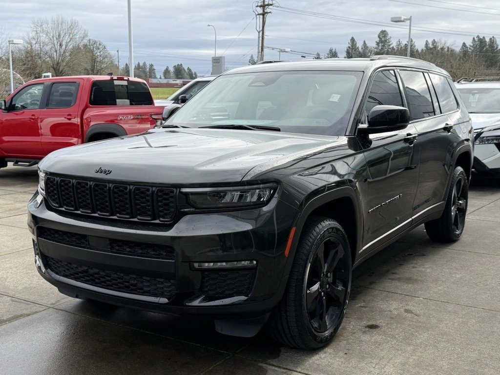 Used 2024 Jeep Grand Cherokee L Limited w/ Black Appearance Package image 4