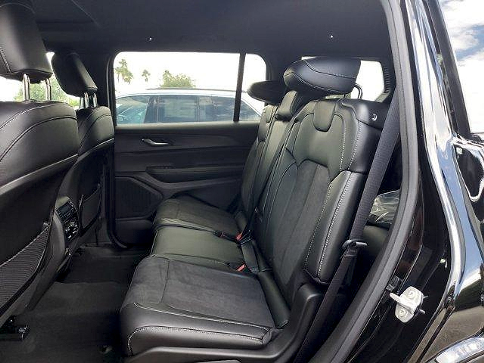 New 2024 Jeep Grand Cherokee L Altitude RWD image 7