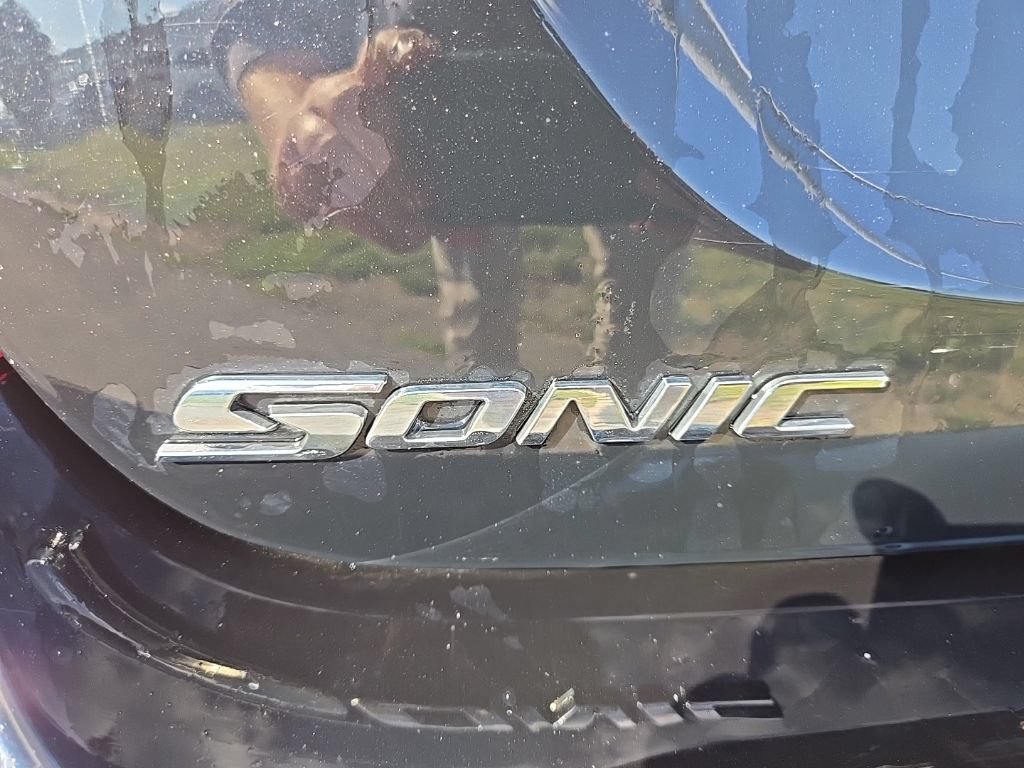 Used 2018 Chevrolet Sonic LT FWD image 5