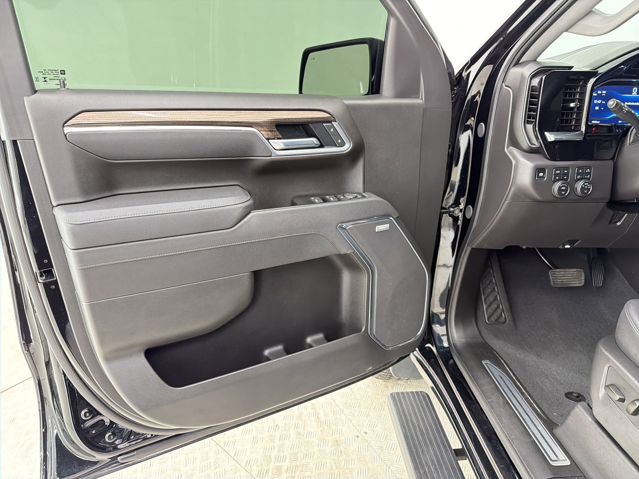 Used 2025 Chevrolet Silverado 1500 LT Trail Boss w/ LT Trail Boss Premium Package image 21