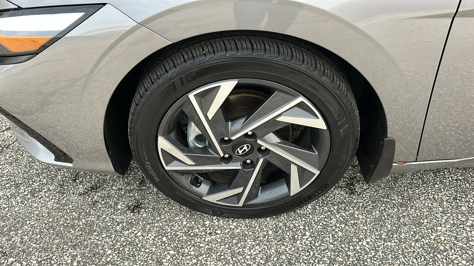 Used 2024 Hyundai Elantra Limited image 8