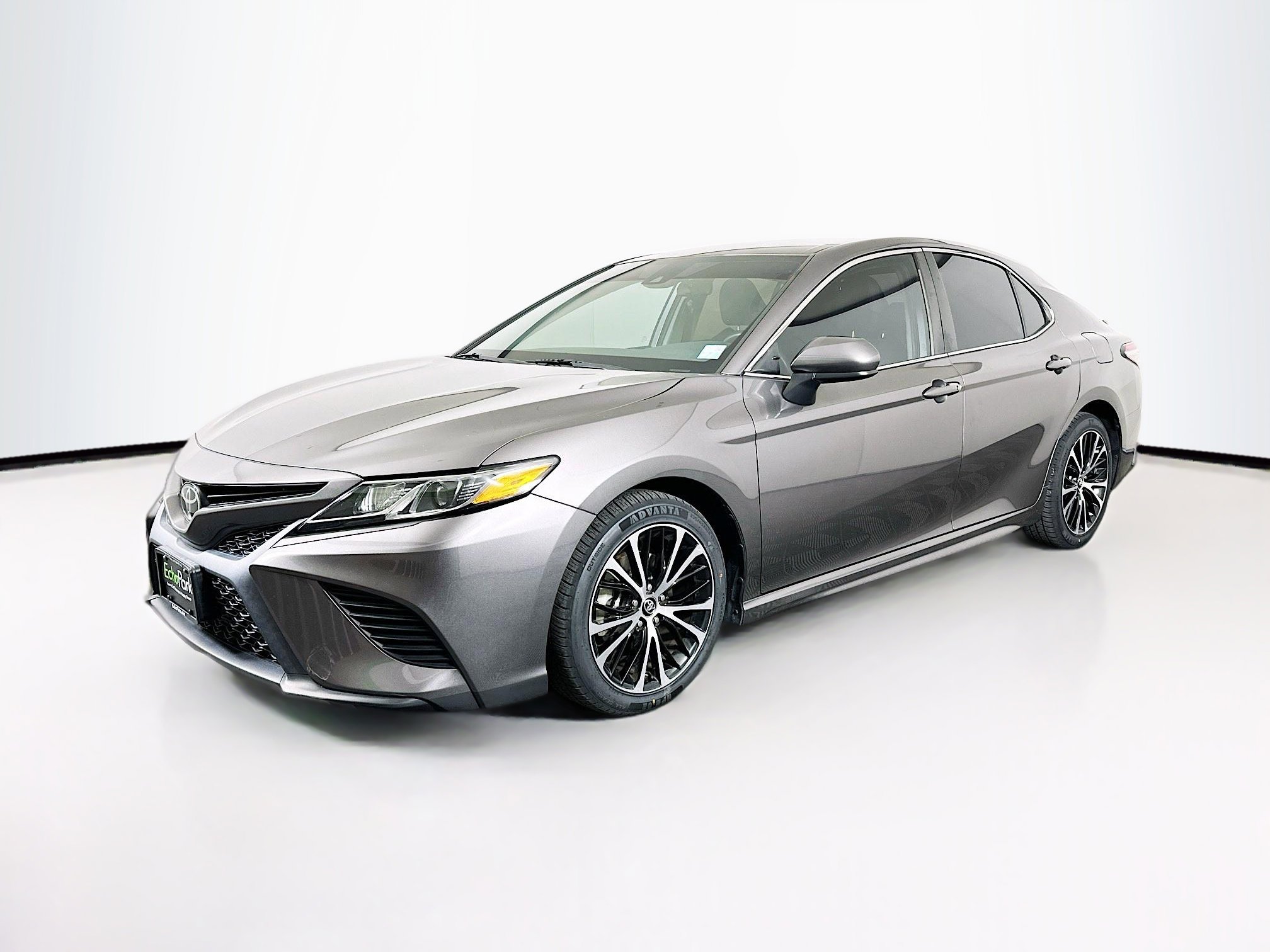 Used 2019 Toyota Camry SE image 3