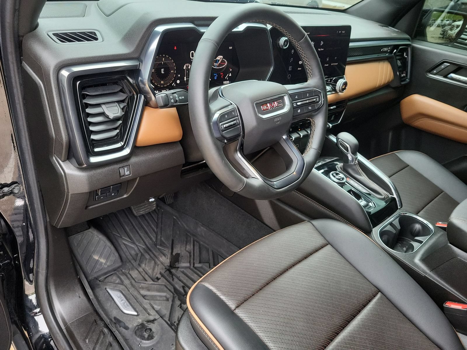 Used 2024 GMC Canyon AT4 w/ AT4 Premium Package AWD/4WD image 10