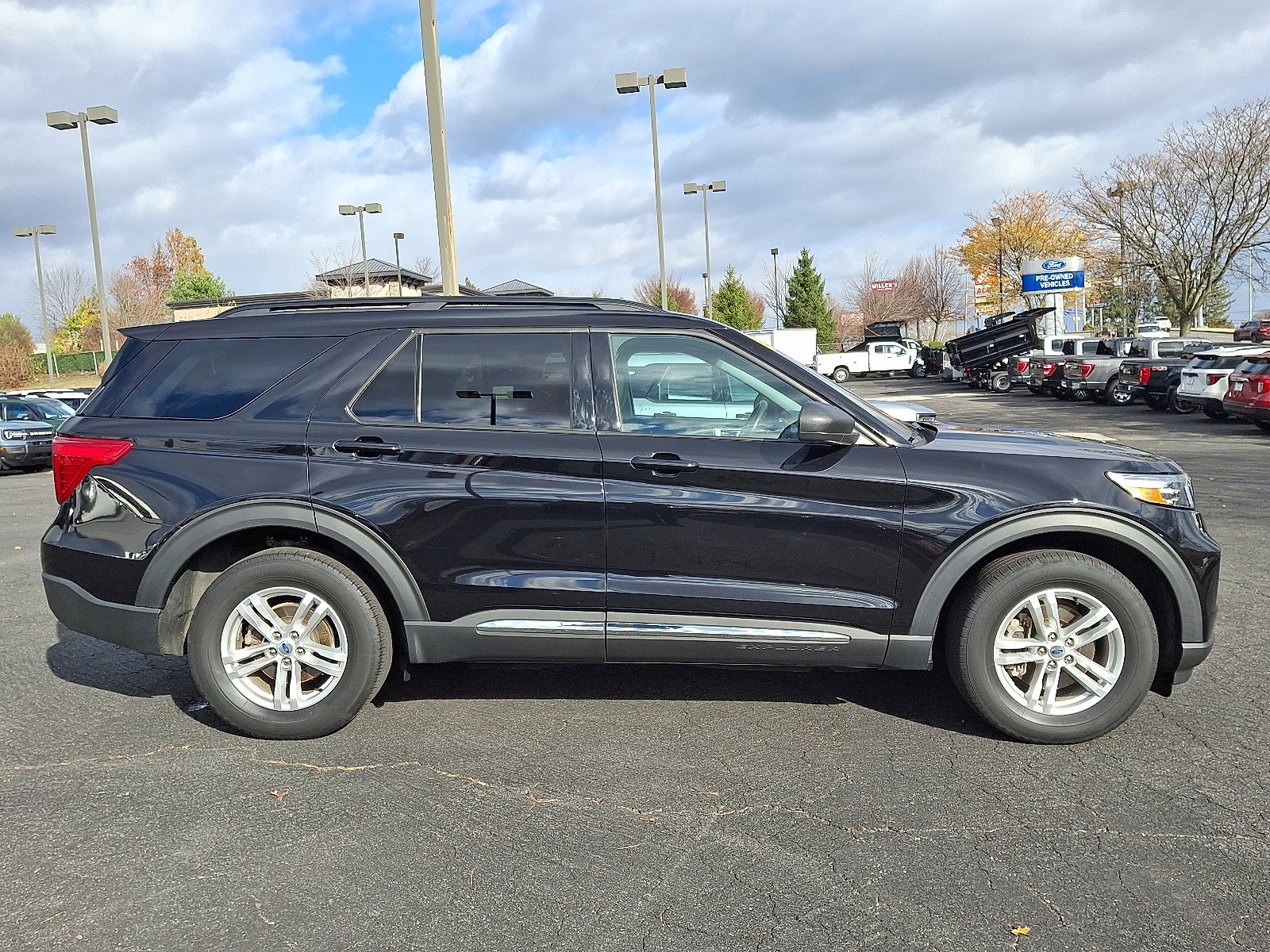 Used 2023 Ford Explorer XLT image 7