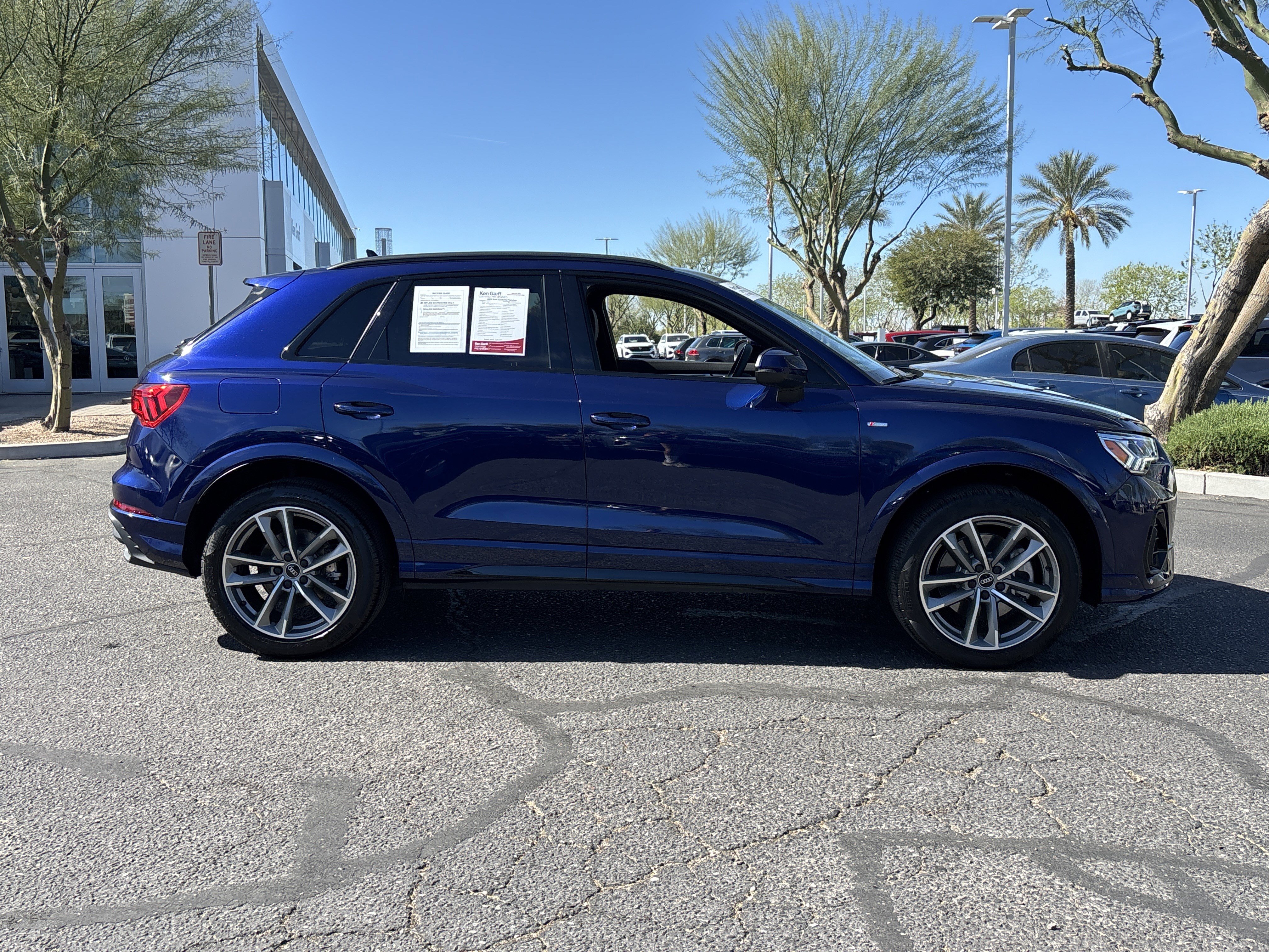 Used 2023 Audi Q3 2.0T Premium w/ Black Optic Sport Package image 5