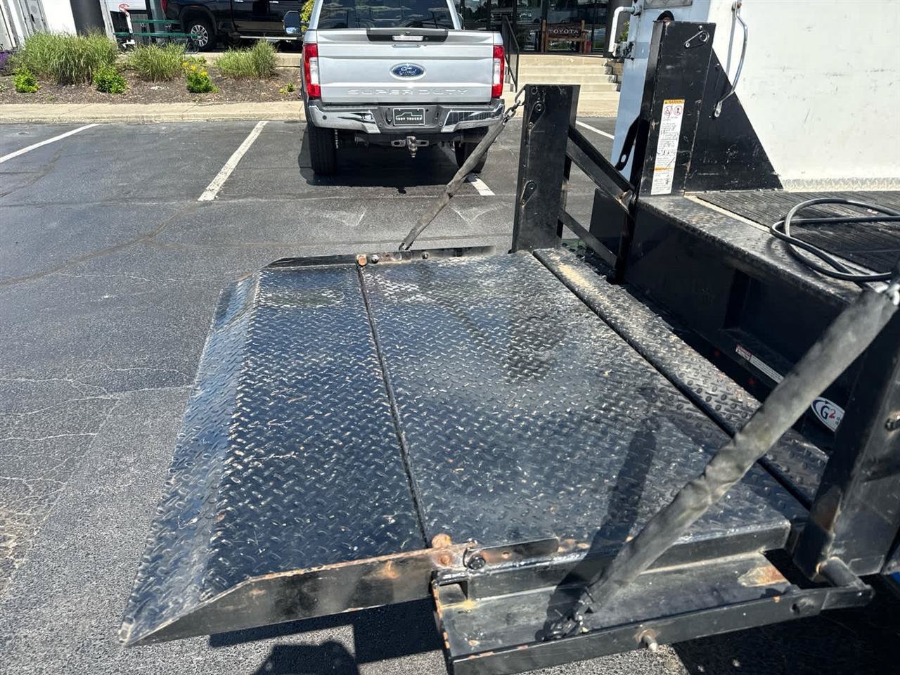 Used 2017 Ford F550 4x4 Regular Cab Super Duty image 9