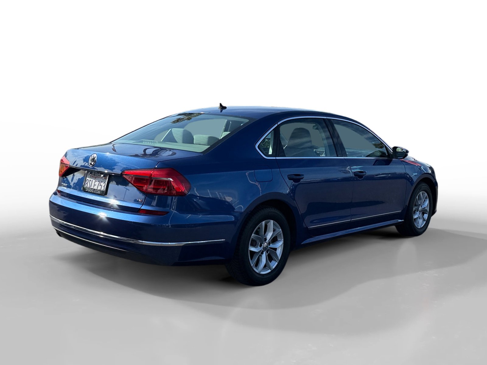 Used 2016 Volkswagen Passat 1.8T S image 5