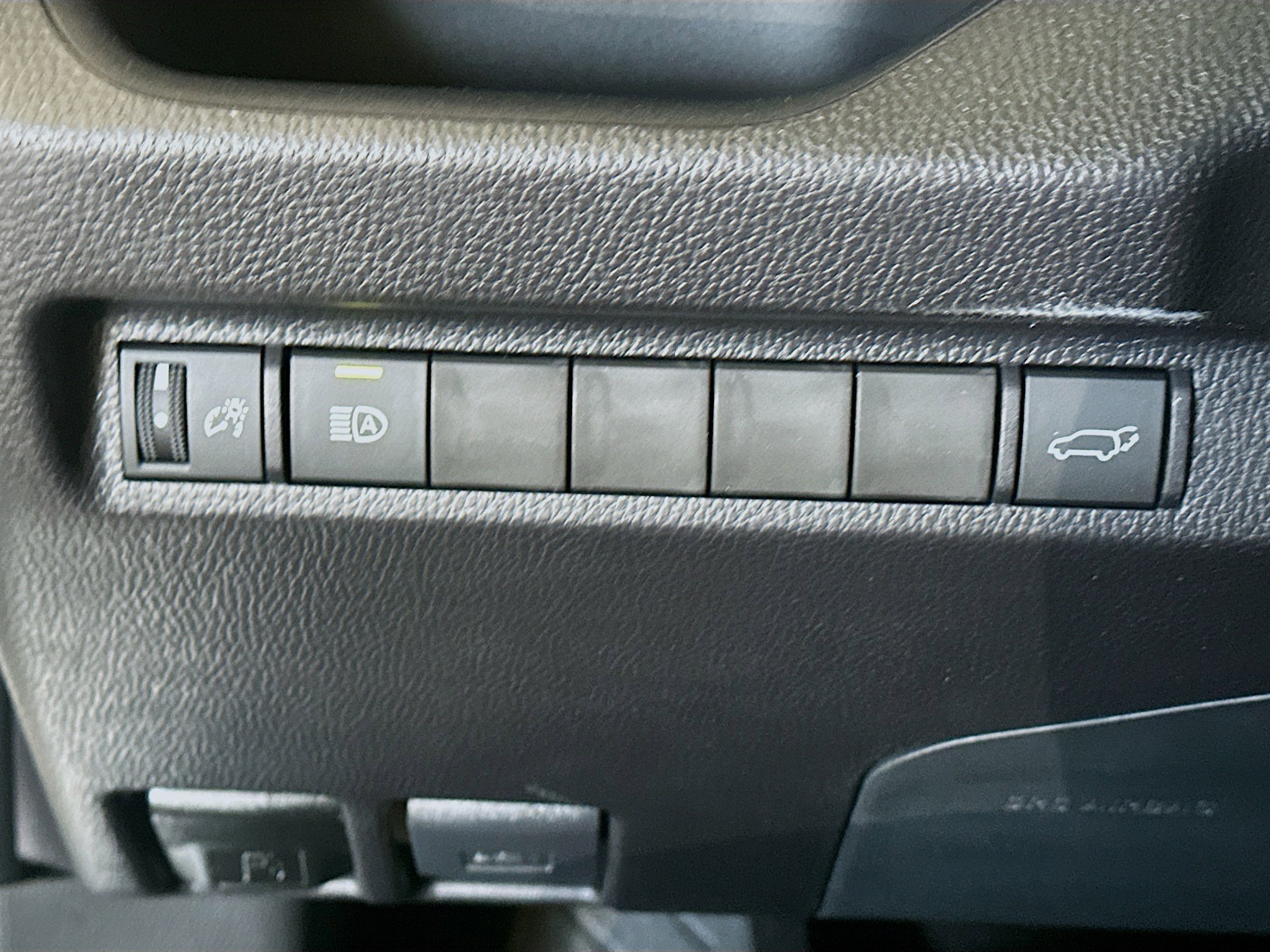 Used 2025 Toyota RAV4 XLE w/ Convenience Package image 17