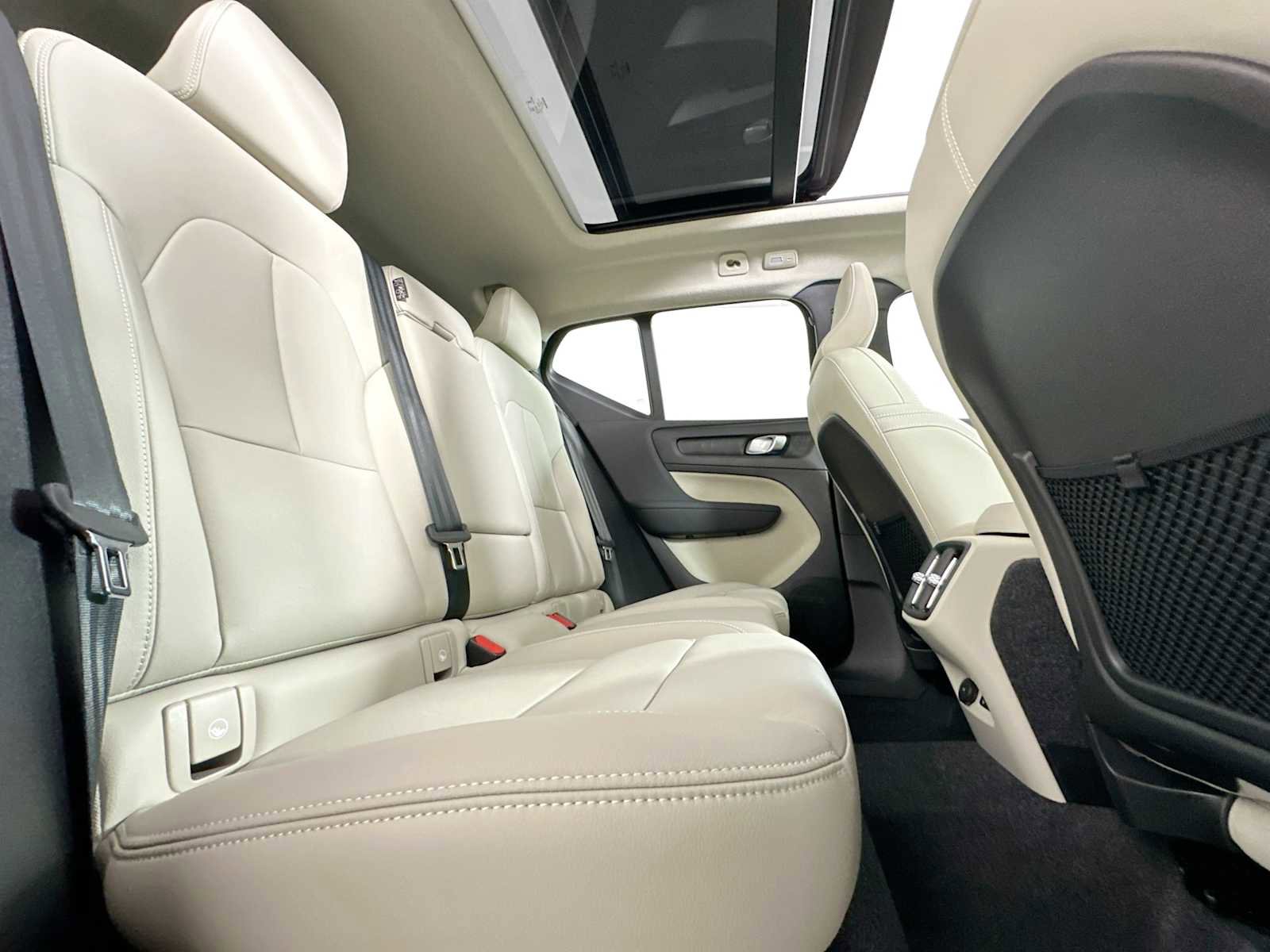 New 2026 Volvo XC40 B5 Ultra w/ Climate Package image 25