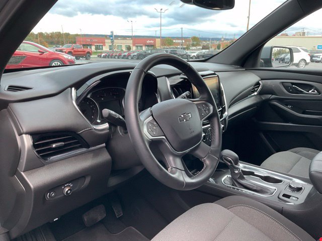 Used 2023 Chevrolet Traverse LT w/ Midnight/Sport Edition AWD/4WD image 4