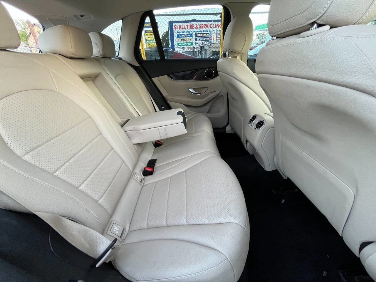 Used 2017 Mercedes-Benz GLC 300 4MATIC w/ Premium 1 Package image 9