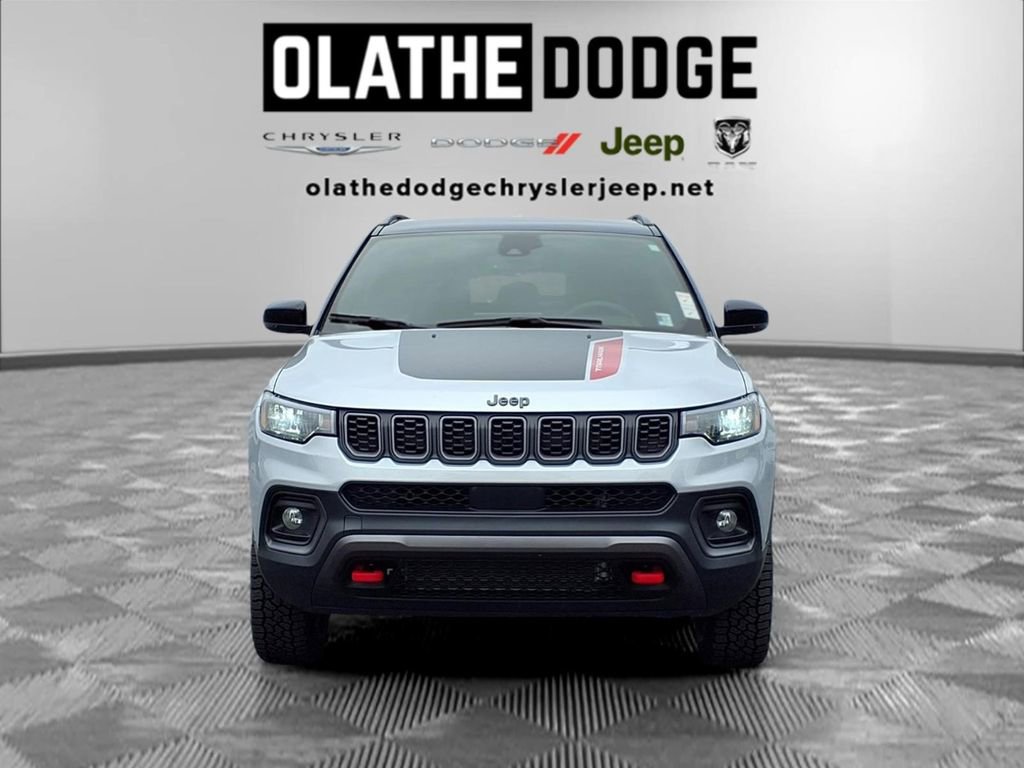 Used 2025 Jeep Compass Trailhawk AWD/4WD image 32