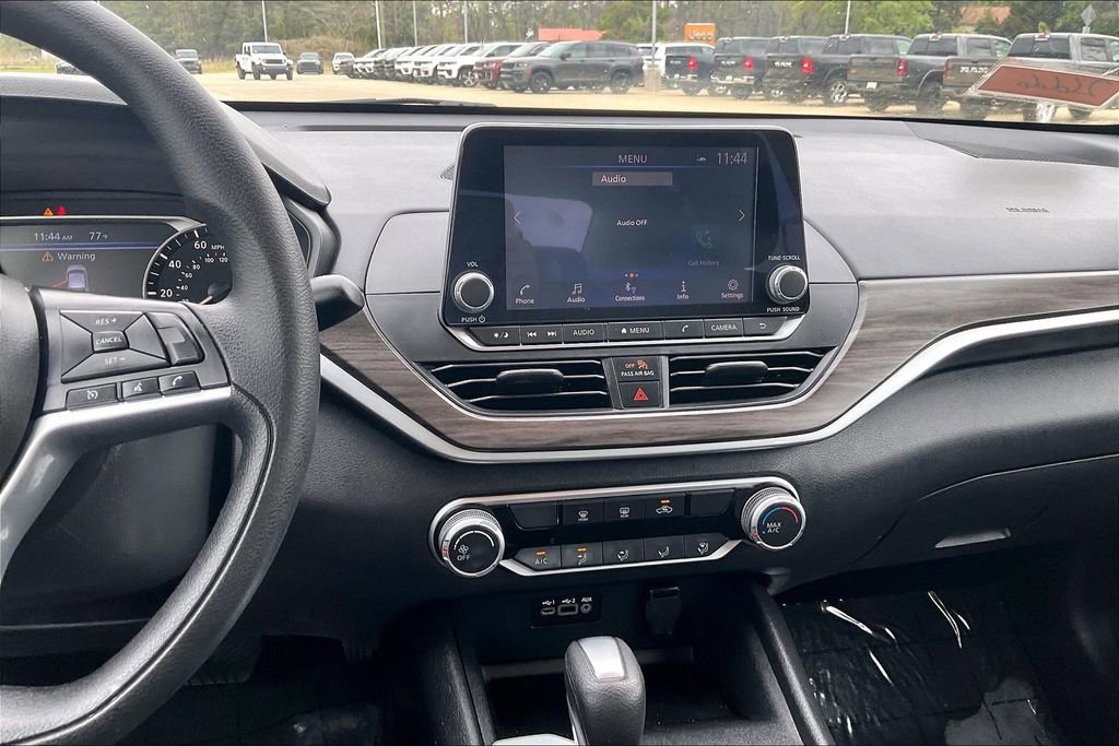 Used 2025 Nissan Altima 2.5 SV image 6