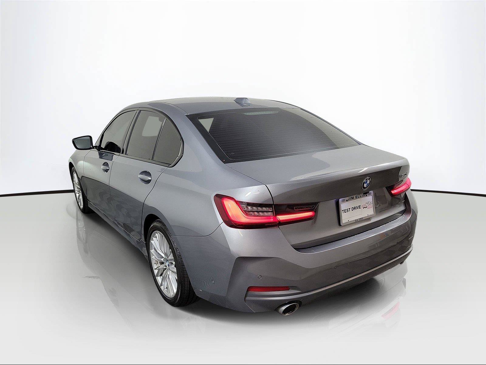Used 2023 BMW 330i Sedan w/ Premium Package RWD image 4