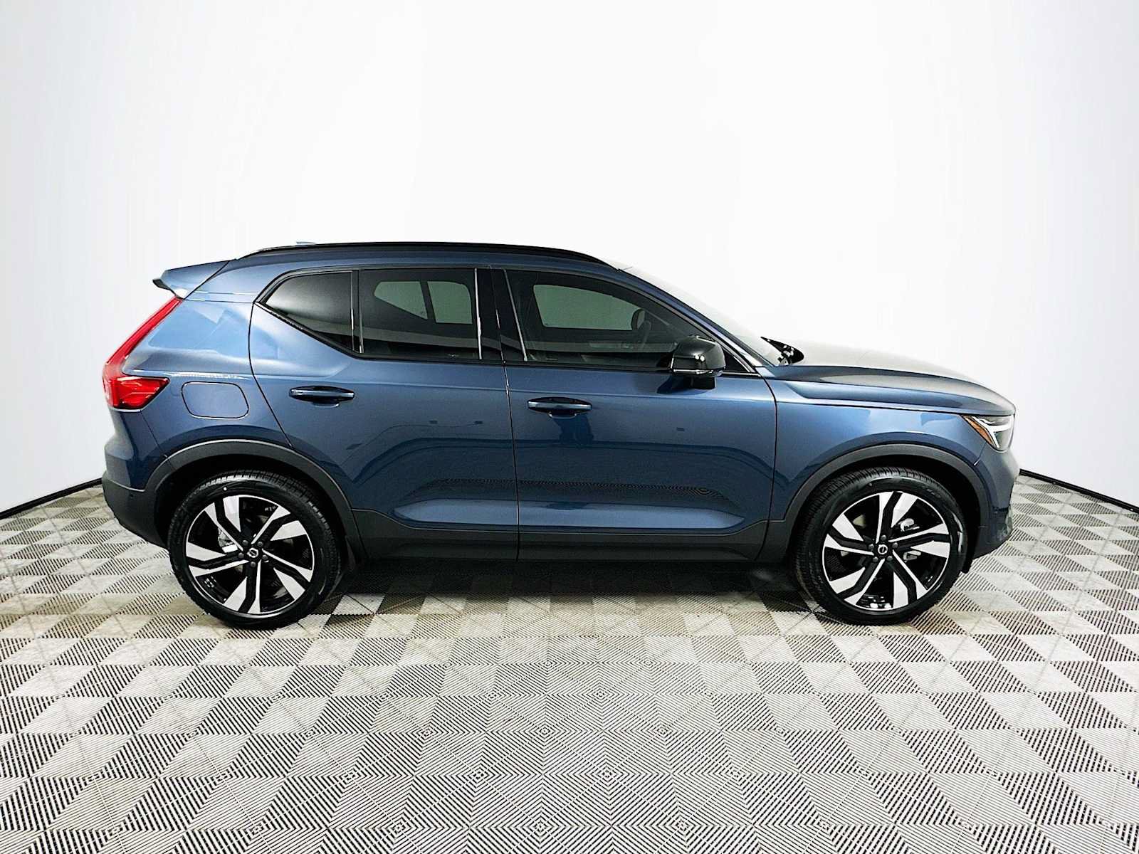 New 2026 Volvo XC40 B5 Ultra w/ Climate Package AWD/4WD image 8