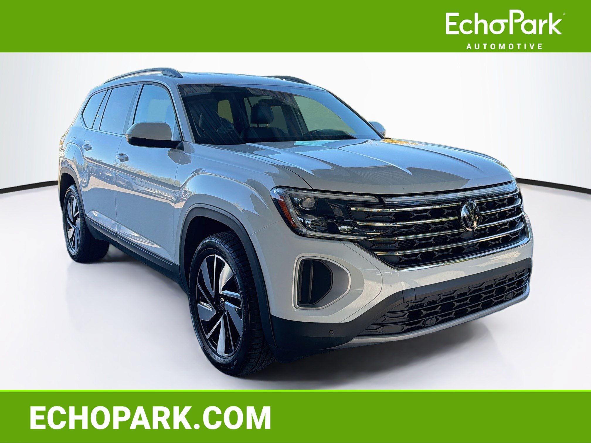 Used 2025 Volkswagen Atlas SE AWD/4WD image 1