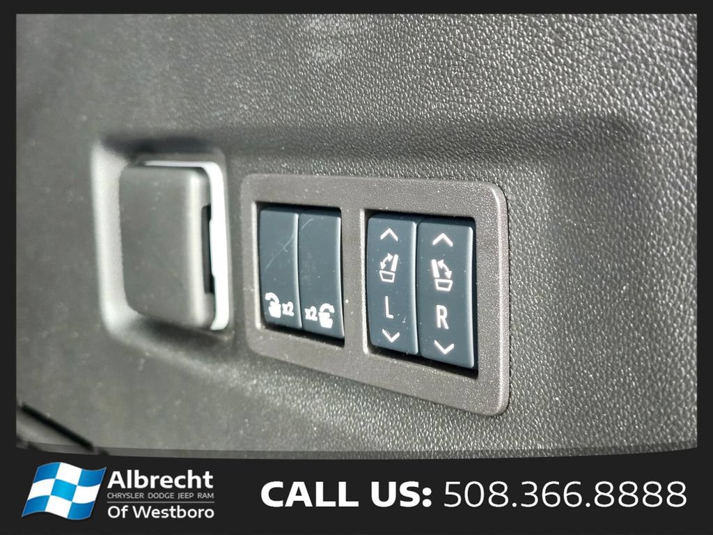Used 2024 Chevrolet Tahoe Premier AWD/4WD image 35