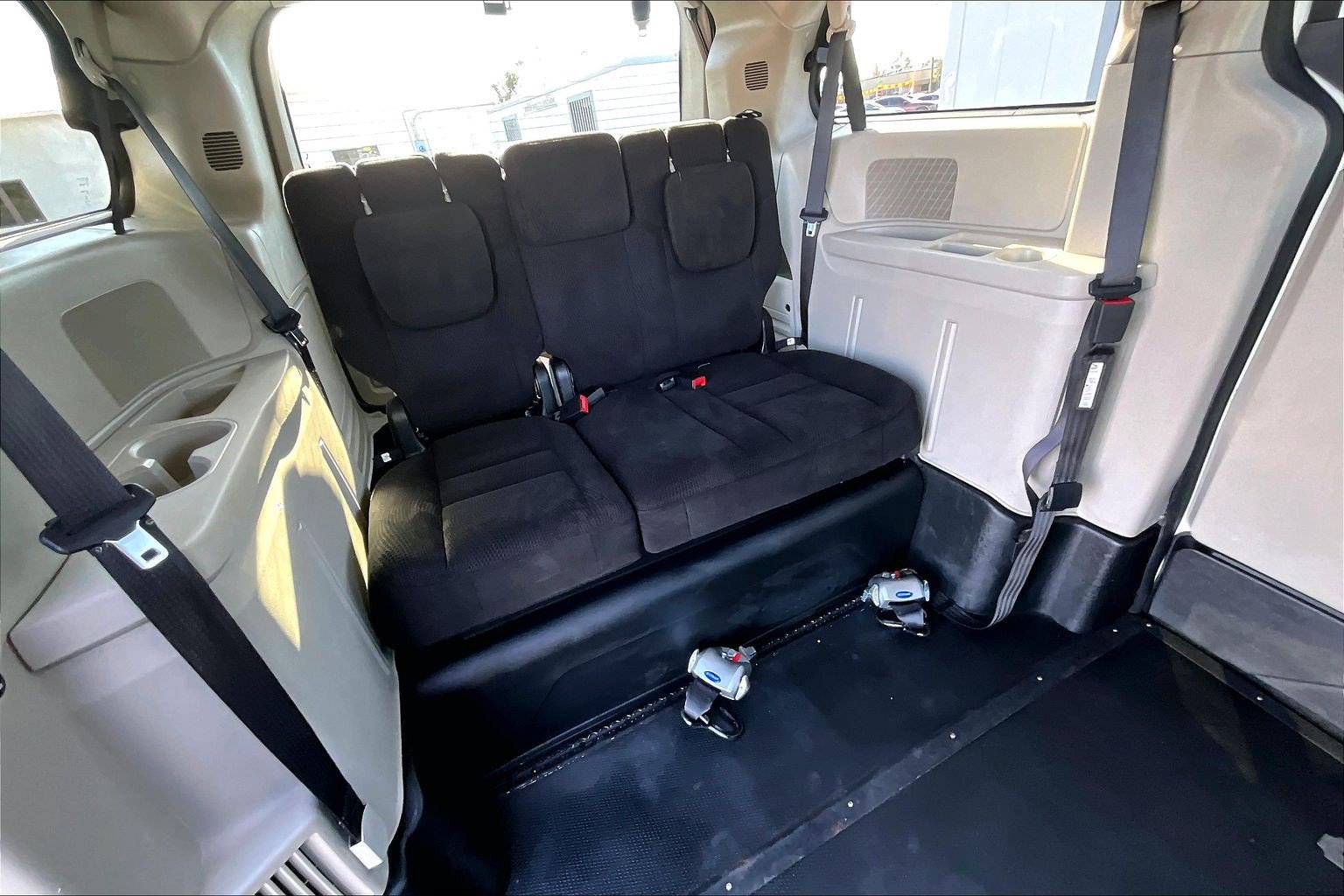 Used 2015 Dodge Grand Caravan SXT FWD image 27