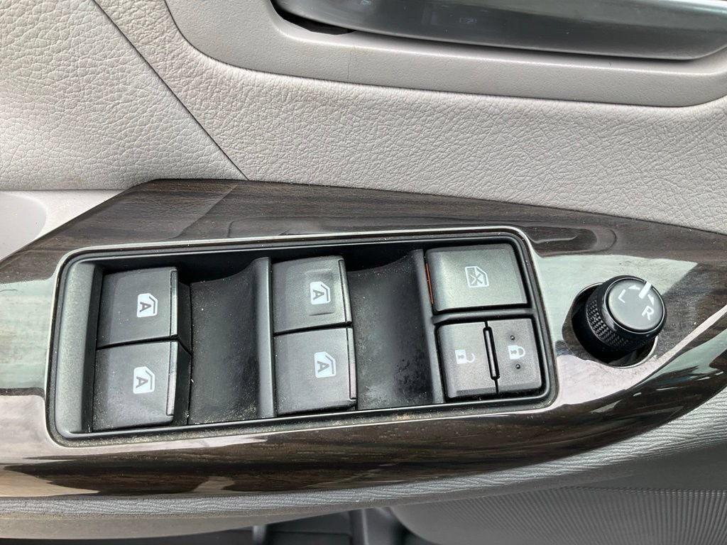 Used 2015 Toyota Sienna XLE AWD/4WD image 27