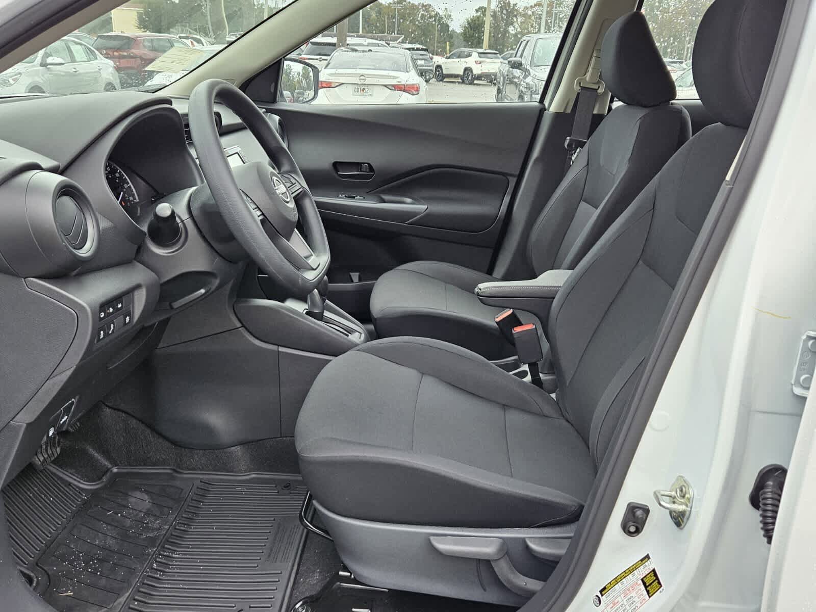 New 2025 Nissan Kicks Play S image 3