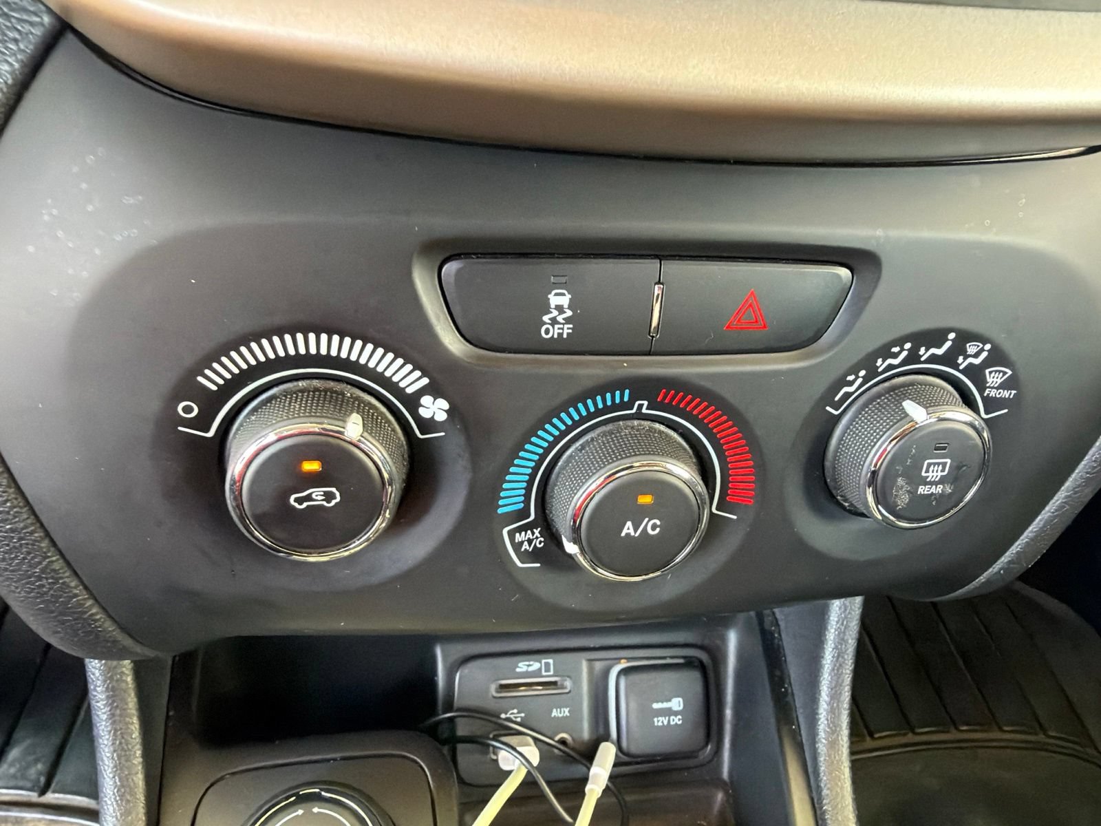 Used 2017 Jeep Cherokee Sport AWD/4WD image 10